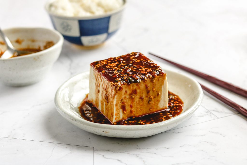 Cold Tofu with Spicy Chili Sauce
